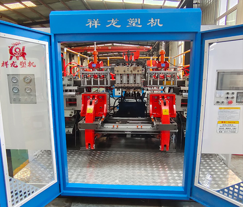 23、全自動一出四吹瓶機1.jpg